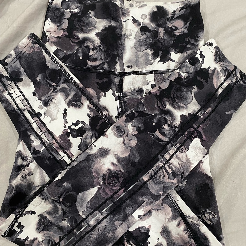 LULU LEMON Brand new never worn high rise Lulu Lemon leggings